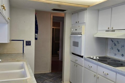 House in Holiday, Florida 2 bedrooms, 165.18 sq.m. № 1576584 - photo 9