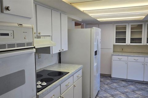 House in Holiday, Florida 2 bedrooms, 165.18 sq.m. № 1576584 - photo 13