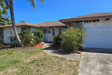 House in Holiday, Florida 2 bedrooms, 165.18 sq.m. № 1576584 - photo 3