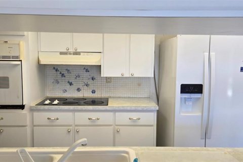 House in Holiday, Florida 2 bedrooms, 165.18 sq.m. № 1576584 - photo 10