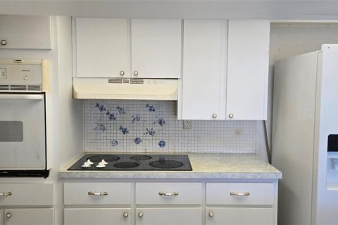 House in Holiday, Florida 2 bedrooms, 165.18 sq.m. № 1576584 - photo 11