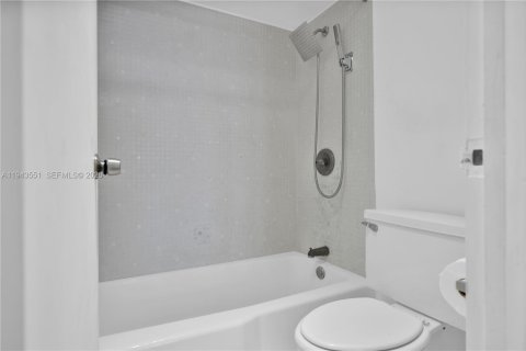 Condominio en venta en Hollywood, Florida, 1 dormitorio, 75.44 m2 № 2000511 - foto 14