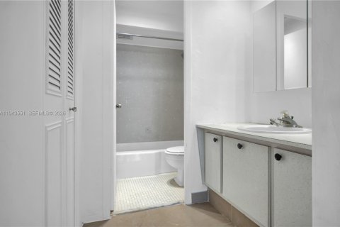 Condominio en venta en Hollywood, Florida, 1 dormitorio, 75.44 m2 № 2000511 - foto 13