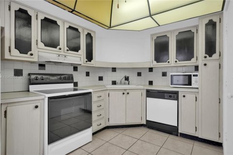 Condominio en venta en Hollywood, Florida, 1 dormitorio, 75.44 m2 № 2000511 - foto 8