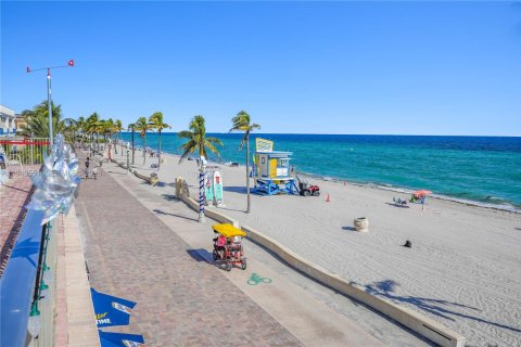 Condominio en venta en Hollywood, Florida, 1 dormitorio, 75.44 m2 № 2000511 - foto 26