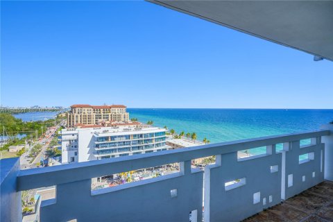 Condominio en venta en Hollywood, Florida, 1 dormitorio, 75.44 m2 № 2000511 - foto 2