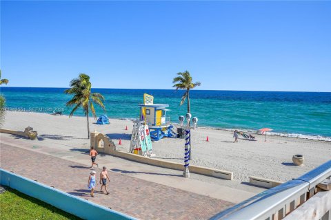 Condominio en venta en Hollywood, Florida, 1 dormitorio, 75.44 m2 № 2000511 - foto 23