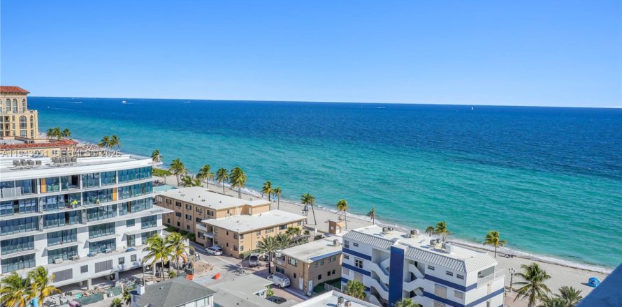 Condominio en Hollywood, Florida, 1 dormitorio  № 2000511