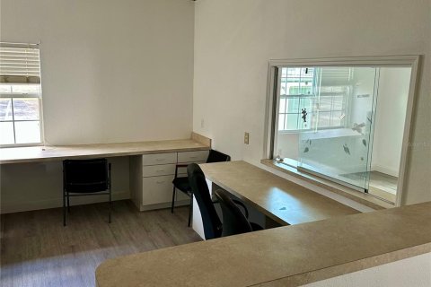 Снять в аренду коммерческую недвижимость в Лисбург, Флорида 910.44м2, № 2116227 - фото 5
