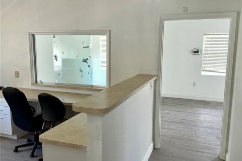 Снять в аренду коммерческую недвижимость в Лисбург, Флорида 910.44м2, № 2116227 - фото 9