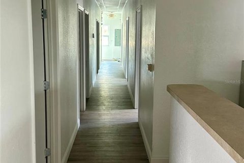 Снять в аренду коммерческую недвижимость в Лисбург, Флорида 910.44м2, № 2116227 - фото 7