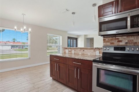 Casa en venta en Saint Petersburg, Florida, 2 dormitorios, 119.94 m2 № 2388248 - foto 13