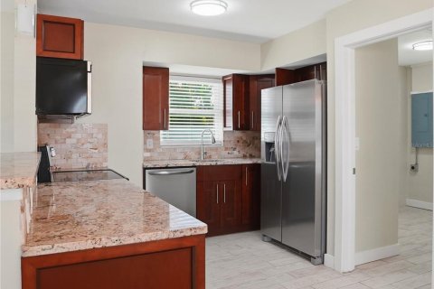 Casa en venta en Saint Petersburg, Florida, 2 dormitorios, 119.94 m2 № 2388248 - foto 9