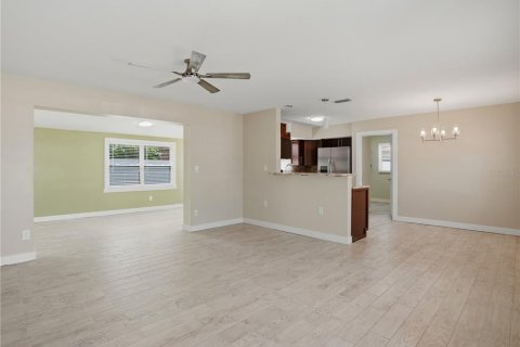 Casa en venta en Saint Petersburg, Florida, 2 dormitorios, 119.94 m2 № 2388248 - foto 5