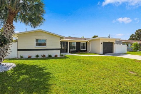 Casa en venta en Saint Petersburg, Florida, 2 dormitorios, 119.94 m2 № 2388248 - foto 2