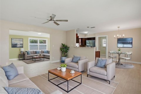 Casa en venta en Saint Petersburg, Florida, 2 dormitorios, 119.94 m2 № 2388248 - foto 6