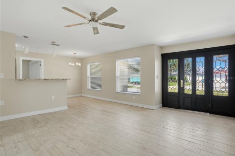 Casa en venta en Saint Petersburg, Florida, 2 dormitorios, 119.94 m2 № 2388248 - foto 4