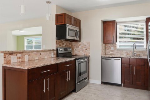 Casa en venta en Saint Petersburg, Florida, 2 dormitorios, 119.94 m2 № 2388248 - foto 10