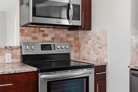 Casa en venta en Saint Petersburg, Florida, 2 dormitorios, 119.94 m2 № 2388248 - foto 12