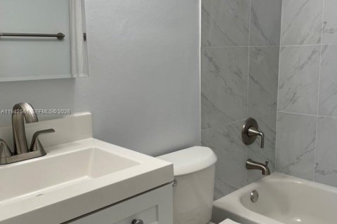 Copropriété à louer à Palmetto Bay, Floride: 2 chambres, 72.19 m2 № 1999208 - photo 7