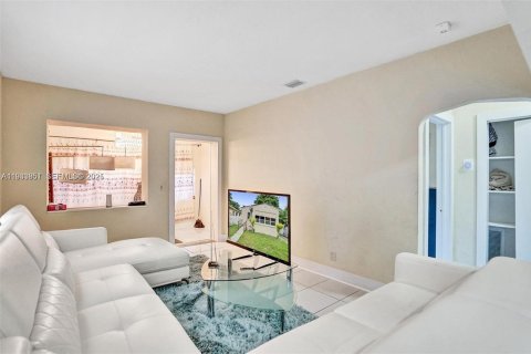 Casa en venta en Miami, Florida, 2 dormitorios, 78.97 m2 № 1992379 - foto 8