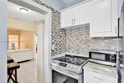 Casa en venta en Miami, Florida, 2 dormitorios, 78.97 m2 № 1992379 - foto 12