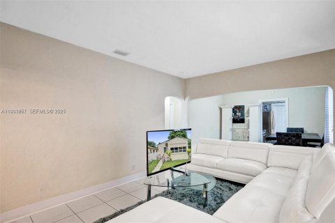 Casa en venta en Miami, Florida, 2 dormitorios, 78.97 m2 № 1992379 - foto 9