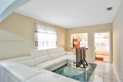 Casa en venta en Miami, Florida, 2 dormitorios, 78.97 m2 № 1992379 - foto 6