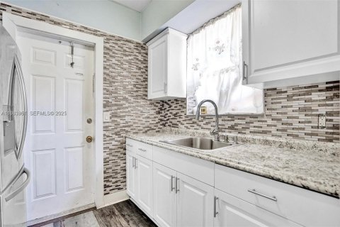 Casa en venta en Miami, Florida, 2 dormitorios, 78.97 m2 № 1992379 - foto 13