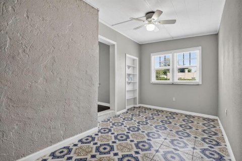 House in West Palm Beach, Florida 3 bedrooms, 152.64 sq.m. № 2184965 - photo 11