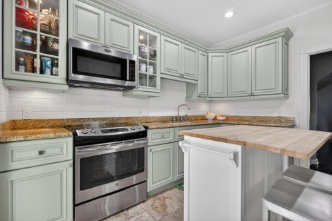House in West Palm Beach, Florida 3 bedrooms, 152.64 sq.m. № 2184965 - photo 19