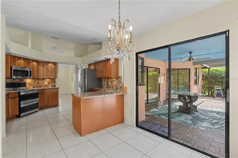 House in Plant City, Florida 4 bedrooms, 191.84 sq.m. № 2314846 - photo 8