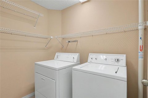 House in Plant City, Florida 4 bedrooms, 191.84 sq.m. № 2314846 - photo 20