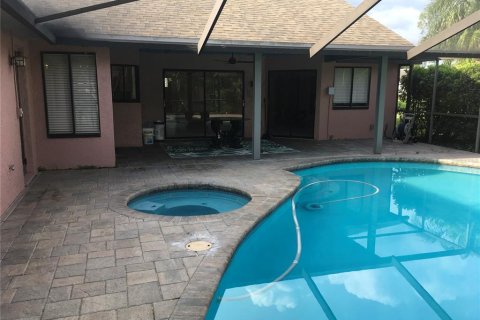 House in Plant City, Florida 4 bedrooms, 191.84 sq.m. № 2314846 - photo 21