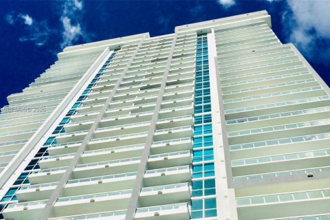 Condo in Miami, Florida, 1 bedroom  № 2081253 - photo 19