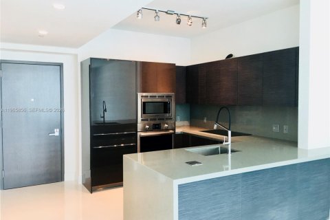 Condo in Miami, Florida, 1 bedroom  № 2081253 - photo 3