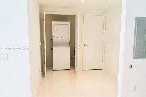 Condo in Miami, Florida, 1 bedroom  № 2081253 - photo 10