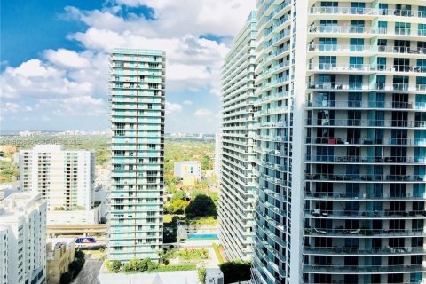 Condo in Miami, Florida, 1 bedroom  № 2081253 - photo 13