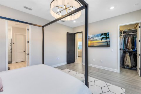 House in Orlando, Florida 5 bedrooms, 287.81 sq.m. № 2151707 - photo 16