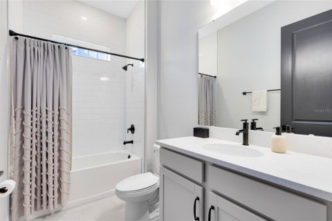 House in Orlando, Florida 5 bedrooms, 287.81 sq.m. № 2151707 - photo 23
