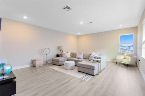 House in Orlando, Florida 5 bedrooms, 287.81 sq.m. № 2151707 - photo 27