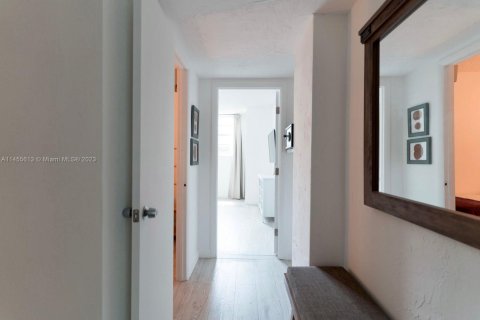 Condominio en venta en Sunny Isles Beach, Florida, 1 dormitorio, 93.37 m2 № 1938000 - foto 9