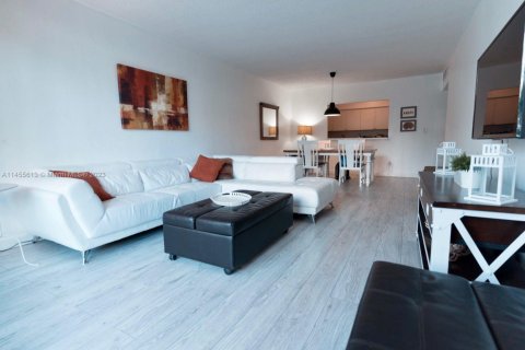 Copropriété à vendre à Sunny Isles Beach, Floride: 1 chambre, 93.37 m2 № 1938000 - photo 15