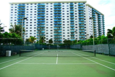 Condominio en venta en Sunny Isles Beach, Florida, 1 dormitorio, 93.37 m2 № 1938000 - foto 1
