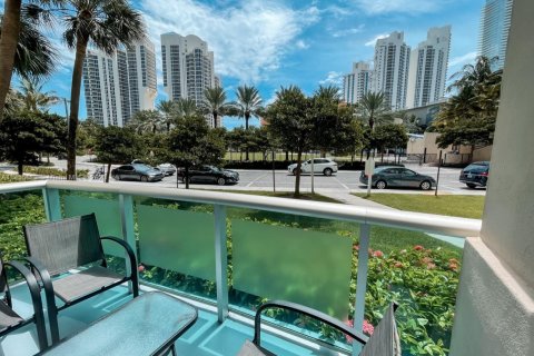 Condominio en venta en Sunny Isles Beach, Florida, 1 dormitorio, 93.37 m2 № 1938000 - foto 5