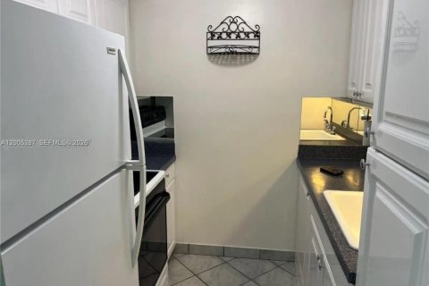 Copropriété à louer à Hallandale Beach, Floride: 1 chambre, 55.74 m2 № 2170605 - photo 7
