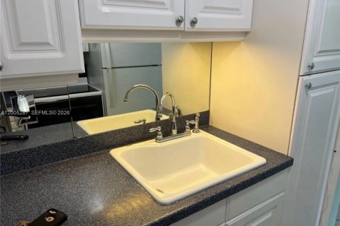 Copropriété à louer à Hallandale Beach, Floride: 1 chambre, 55.74 m2 № 2170605 - photo 8