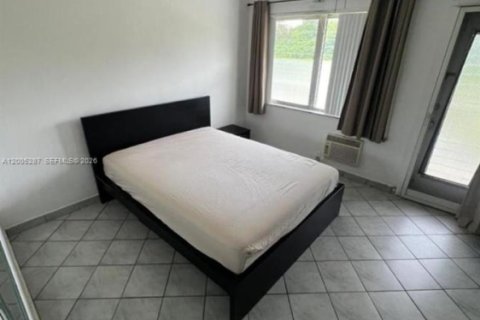 Copropriété à louer à Hallandale Beach, Floride: 1 chambre, 55.74 m2 № 2170605 - photo 12