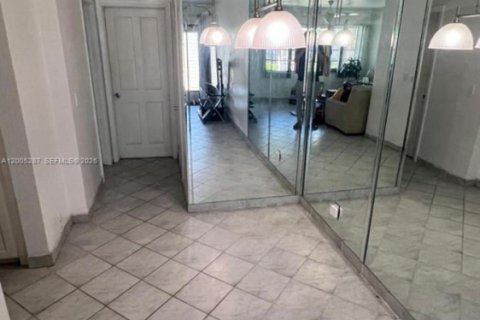 Copropriété à louer à Hallandale Beach, Floride: 1 chambre, 55.74 m2 № 2170605 - photo 6