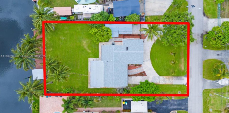 House in Dania Beach, Florida 3 bedrooms, 194.54 sq.m. № 1852149
